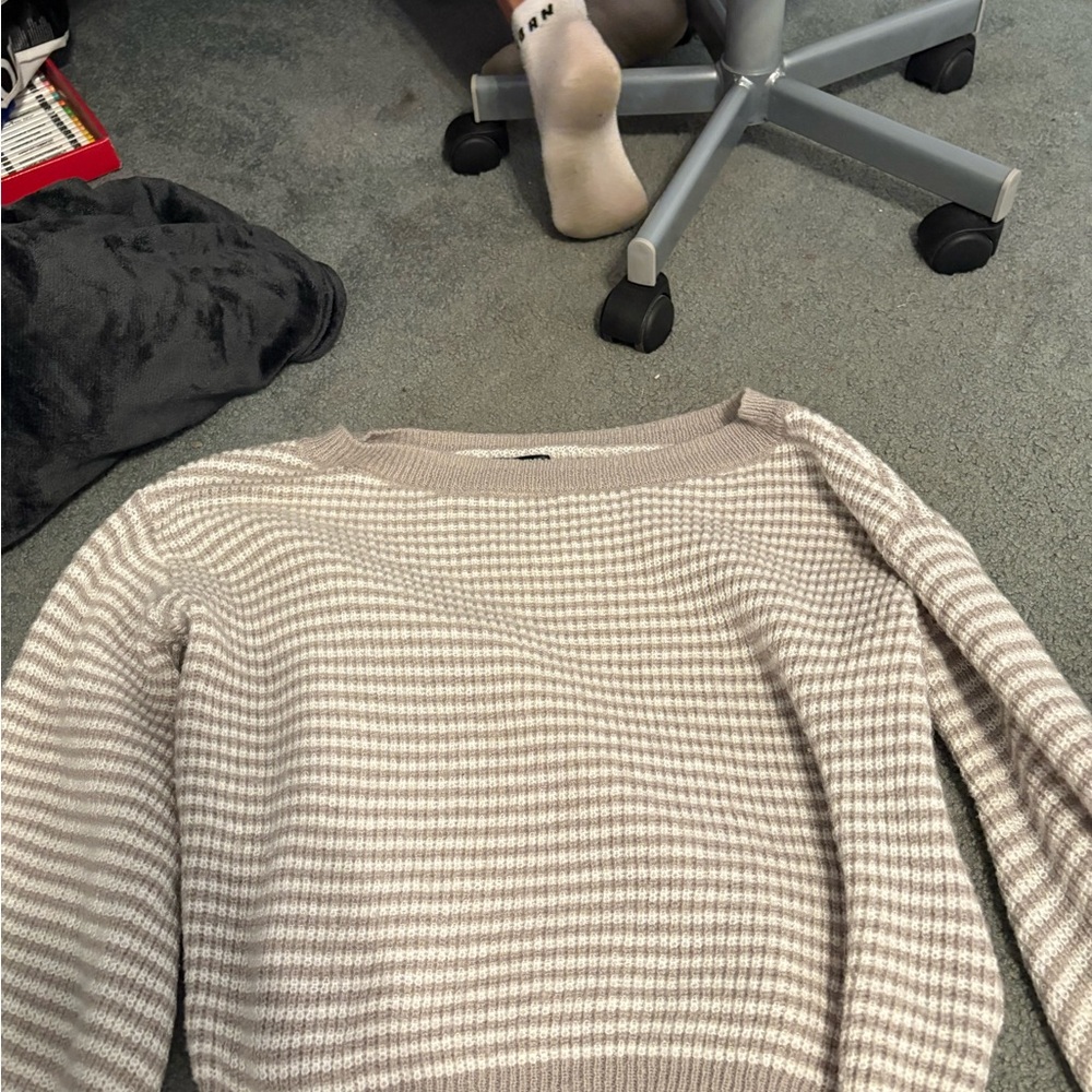 SHEIN Women's Cream and Gray Checkered Sweater